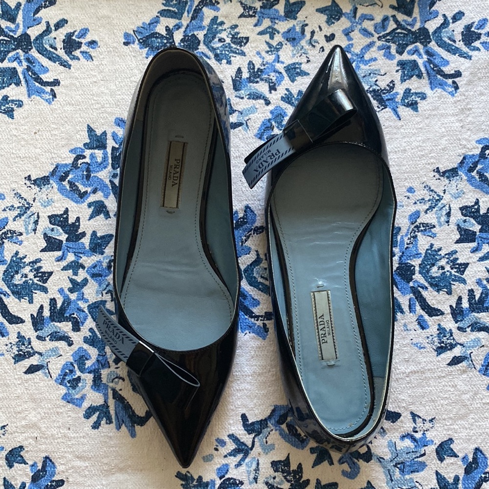 PRADA LOGO BOW POINTY PATENT FLATS